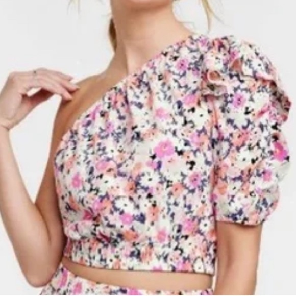 Off shoulder one sleeve top - Picture 2 of 3